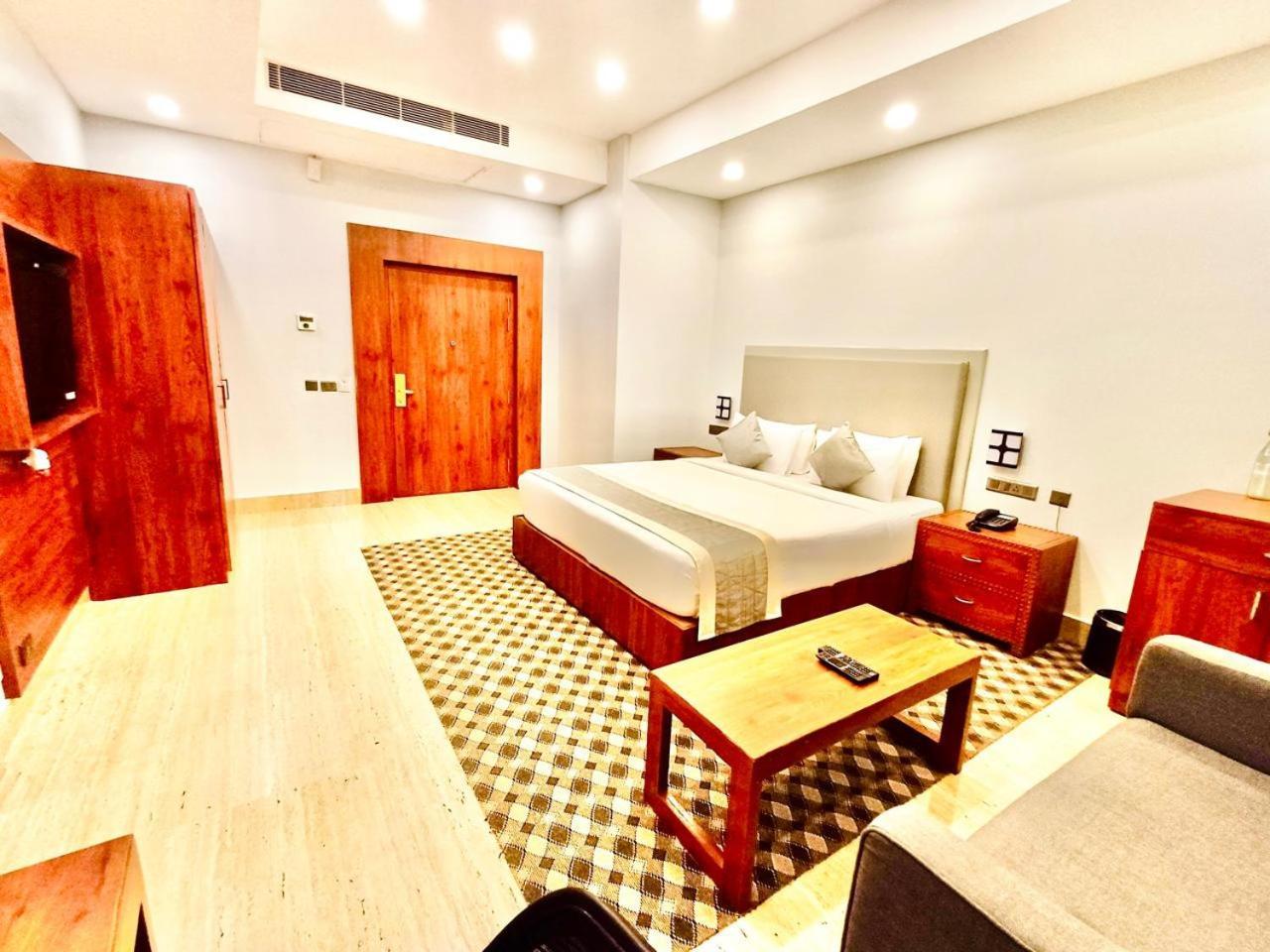 Seven Hills Hotel Puri Kültér fotó